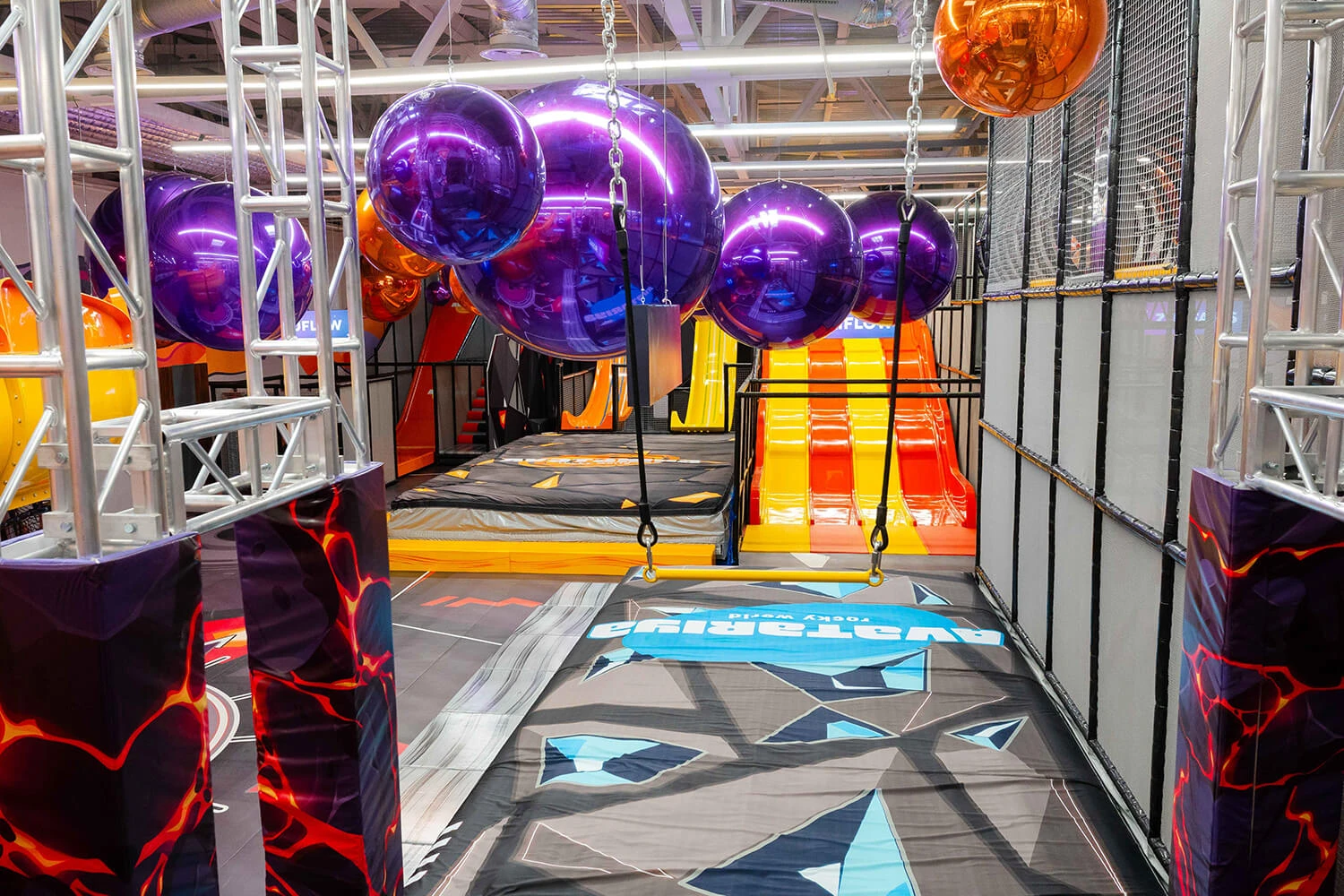 Батут үшін қыз